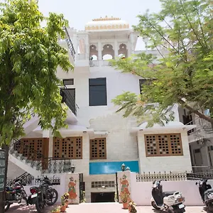Hotel Oyo 14118 Kalika Palace Udaipur